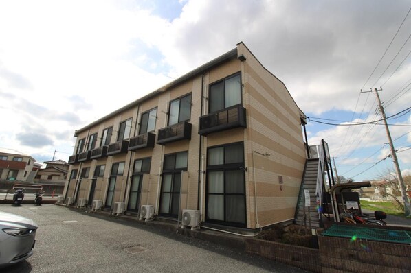 レオパレスリベェールの物件外観写真